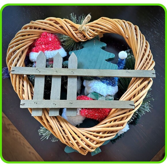 Christmas Wreath - We Love Snow - Snowmen & Pine Needles - Picture 2 of 2